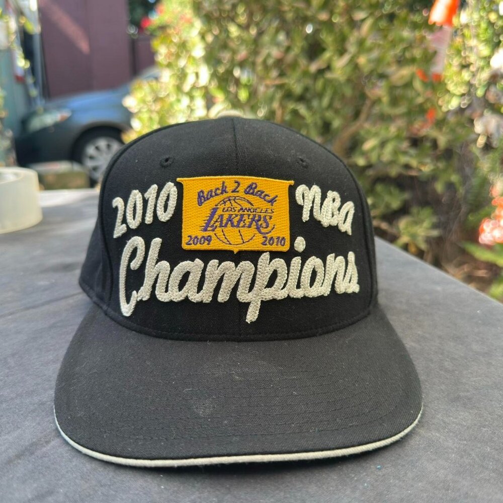 Adidas 2010 2x Lakers Champions  Flexfit cap